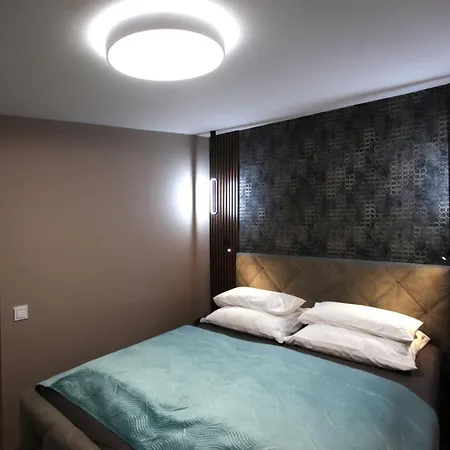 Goldcentral Neocity B6 - Next To New York Cafe