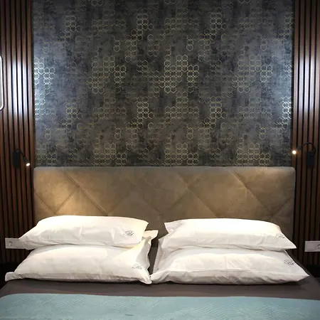 Goldcentral Neocity B6 - Next To New York Cafe Budapest