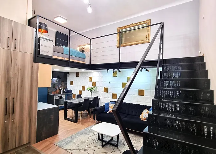 Goldcentral Neocity B6 - Next To New York Cafe *