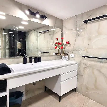 Goldcentral Neocity B6 - Next To New York Cafe * 布达佩斯